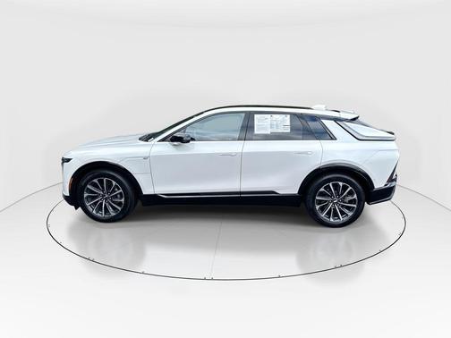 Crystal White Tricoat 2025 Cadillac LYRIQ Sport