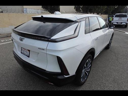 Crystal White Tricoat 2024 Cadillac LYRIQ Sport