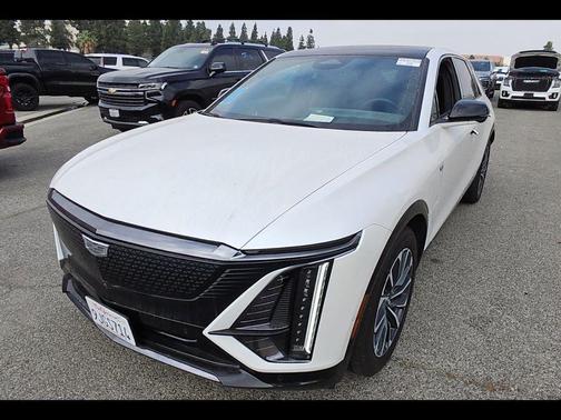 Crystal White Tricoat 2024 Cadillac LYRIQ Sport