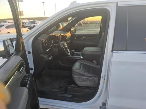 Summit White 2023 GMC Sierra 1500 SLT