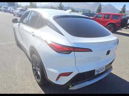 Summit White 2024 Buick Envista Sport Touring FWD