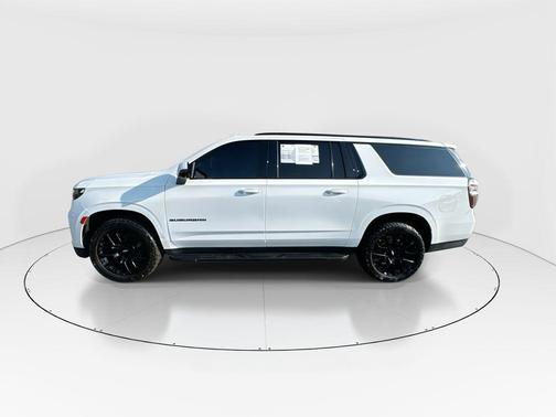 Summit White 2022 Chevrolet Suburban RST