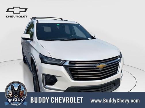 Iridescent Pearl Tricoat 2023 Chevrolet Traverse High Country