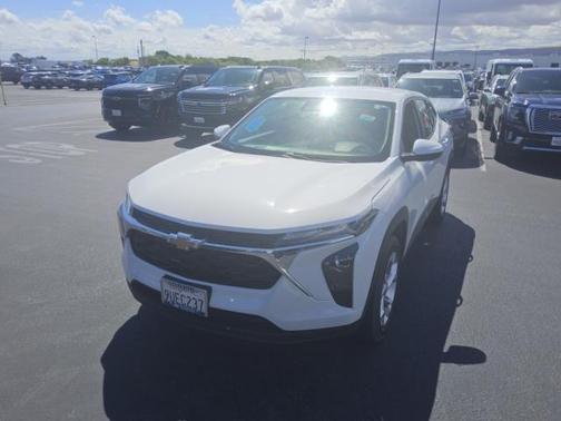 Summit White 2025 Chevrolet Trax LS