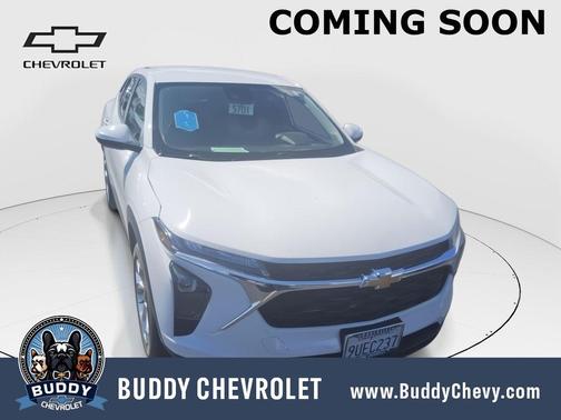Summit White 2025 Chevrolet Trax LS