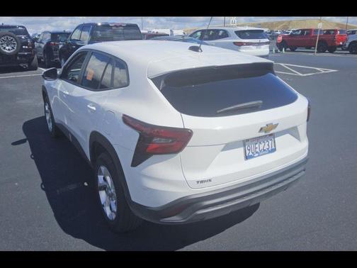 Summit White 2025 Chevrolet Trax LS
