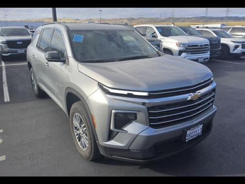 Sterling Gray Metallic 2025 Chevrolet Traverse LT