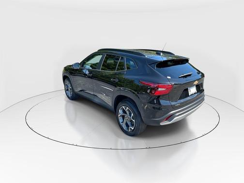 Mosaic Black Metallic 2026 Chevrolet Trax LT