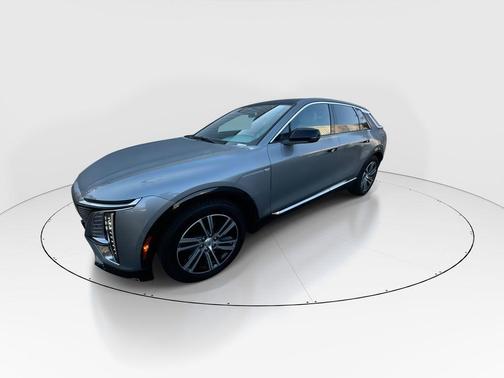 Argent Silver Metallic 2024 Cadillac LYRIQ Luxury