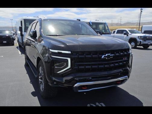 Black 2025 Chevrolet Suburban 4WD Z71