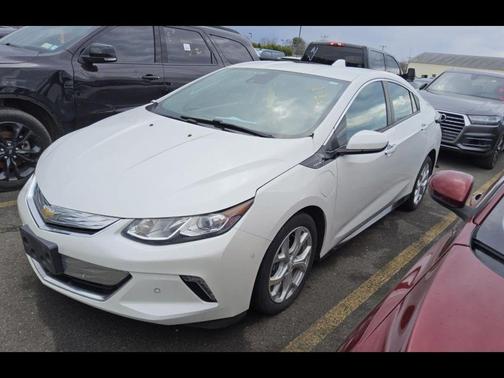 Iridescent Pearl Tricoat 2017 Chevrolet Volt Premier