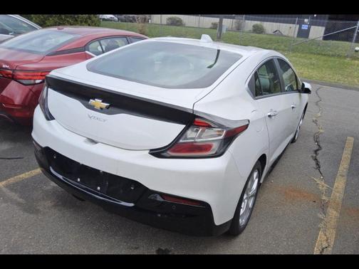 Iridescent Pearl Tricoat 2017 Chevrolet Volt Premier