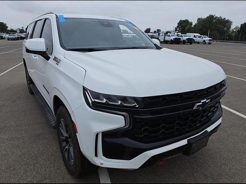 Summit White 2023 Chevrolet Suburban 4WD Z71