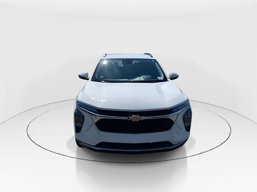 Summit White 2026 Chevrolet Trax LT