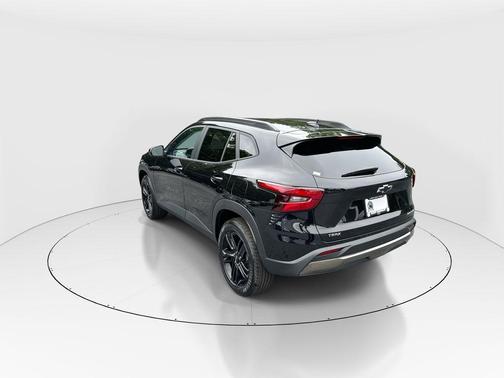 Mosaic Black Metallic 2026 Chevrolet Trax FWD ACTIV