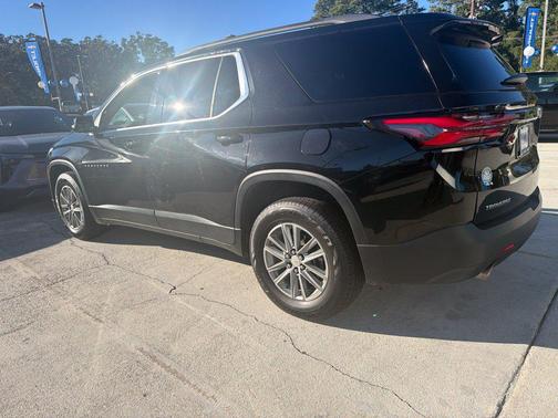 Mosaic Black Metallic 2023 Chevrolet Traverse LT Leather