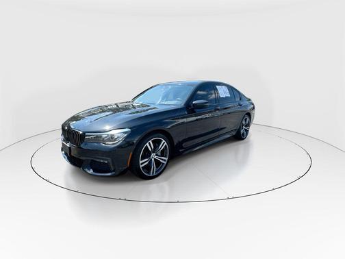 Black Sapphire Metallic 2019 BMW 740 740i