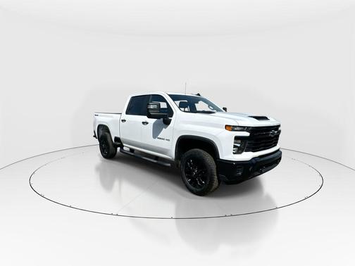 Summit White 2025 Chevrolet Silverado 2500 Custom
