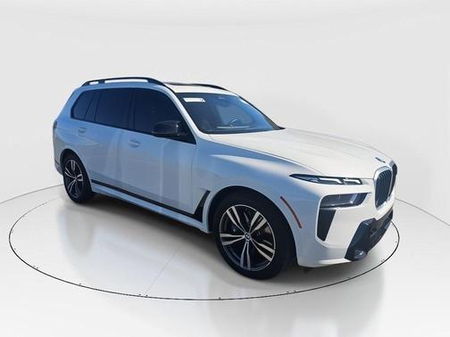 2023 BMW X7 M60i