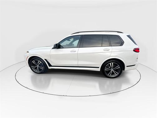 2023 BMW X7 M60i