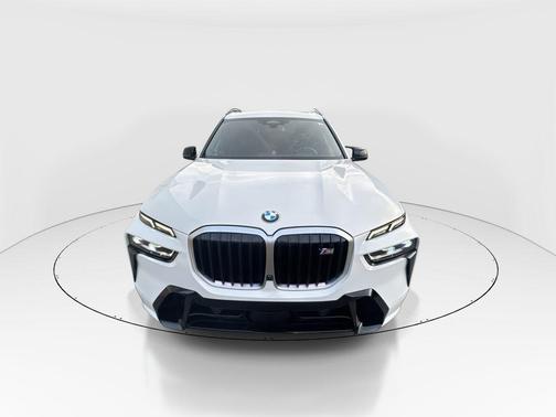 2023 BMW X7 M60i