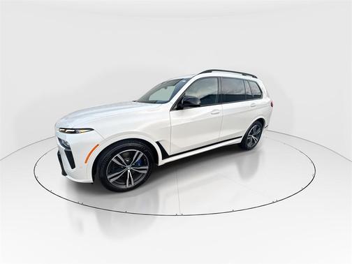 2023 BMW X7 M60i