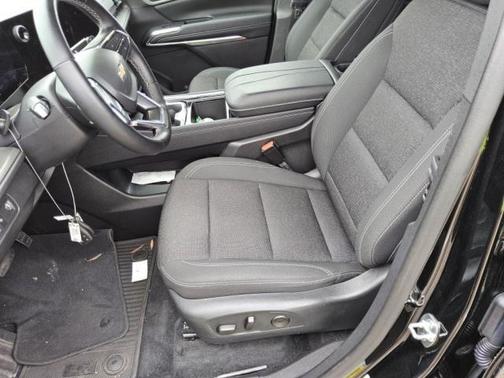 Mosaic Black Metallic 2025 Chevrolet Traverse LT