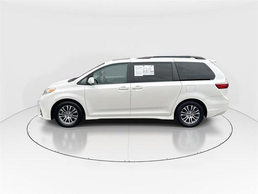 2020 Toyota Sienna XLE