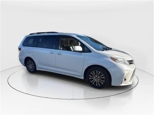 2020 Toyota Sienna XLE
