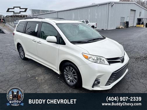 2020 Toyota Sienna XLE