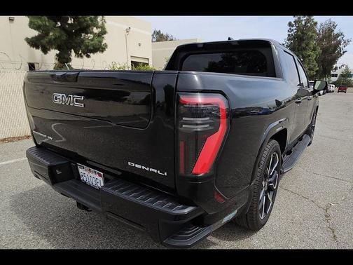 Onyx Black 2025 GMC Sierra EV Max Range Denali