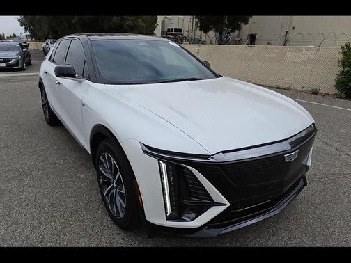 Crystal White Tricoat 2024 Cadillac LYRIQ Sport
