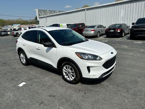 OXFORD WHITE 2022 Ford Escape SE