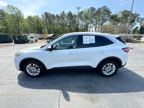 OXFORD WHITE 2022 Ford Escape SE