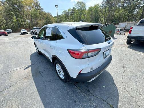 OXFORD WHITE 2022 Ford Escape SE