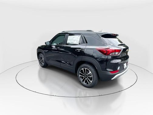 Mosaic Black Metallic 2026 Chevrolet Trailblazer LT