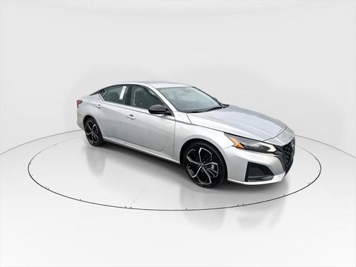 2023 Nissan Altima SR FWD