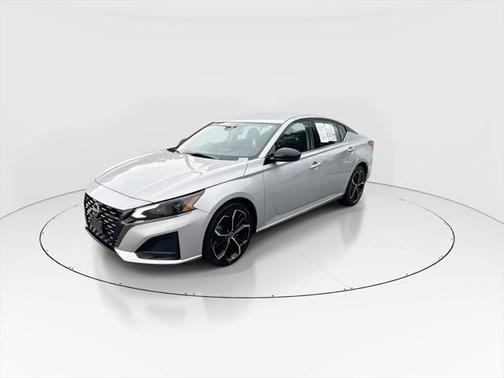 2023 Nissan Altima SR FWD