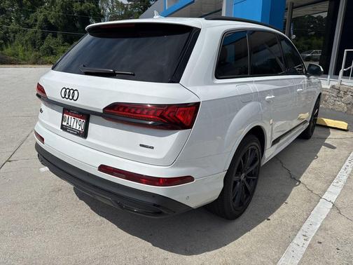 Carrara White 2024 Audi Q7 55 Premium Plus