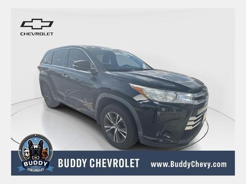 Midnight Black Metallic 2018 Toyota Highlander LE