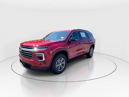 Radiant Red Tintcoat 2026 Chevrolet Traverse LT