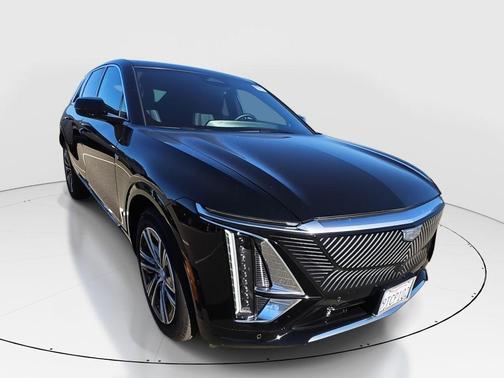 Stellar Black Metallic 2025 Cadillac LYRIQ Luxury