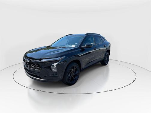 Mosaic Black Metallic 2026 Chevrolet Trax LT