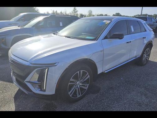 Crystal White Tricoat 2025 Cadillac LYRIQ Luxury