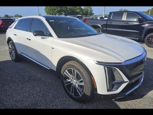 Crystal White Tricoat 2025 Cadillac LYRIQ Luxury