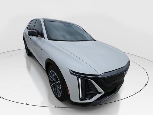 Crystal White Tricoat 2025 Cadillac LYRIQ Luxury
