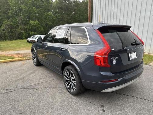 2022 Volvo XC90 T5 Momentum