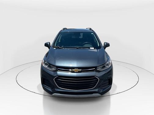 Shadow Gray Metallic 2022 Chevrolet Trax LT