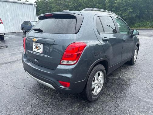 Shadow Gray Metallic 2022 Chevrolet Trax LT