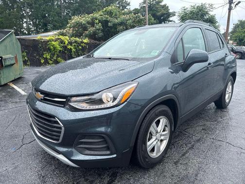 Shadow Gray Metallic 2022 Chevrolet Trax LT